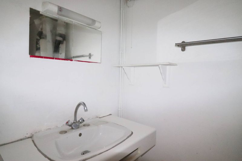 A la location à Marseille 13005 la Timone appartement t1