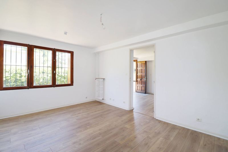 A louer T3 66 m² rénové en plein cœur du village de Saint Barnabé 13012 Marseille