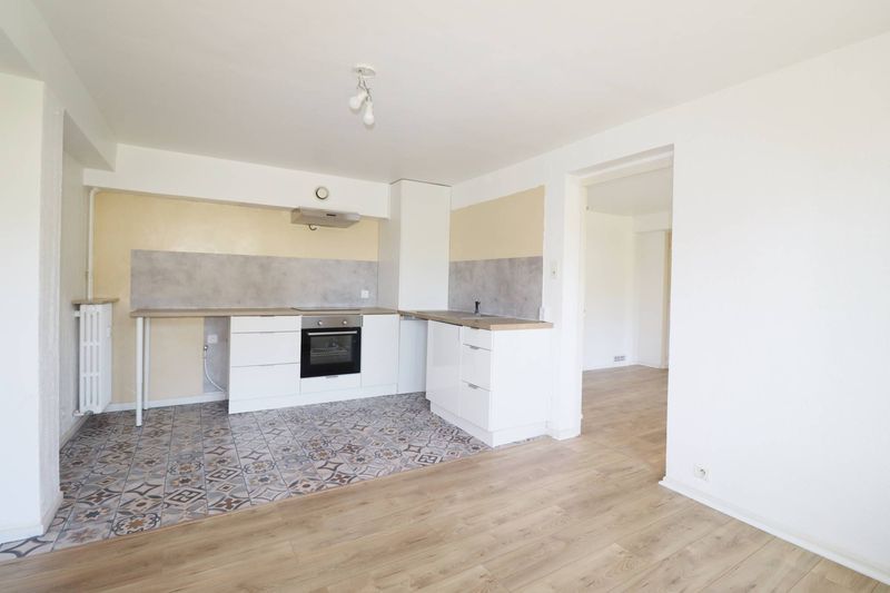 A louer T3 66 m² rénové en plein cœur du village de Saint Barnabé 13012 Marseille