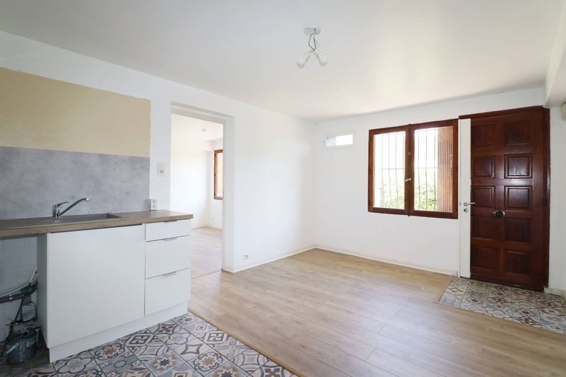 A louer T3 66 m² rénové en plein cœur du village de Saint Barnabé 13012 Marseille