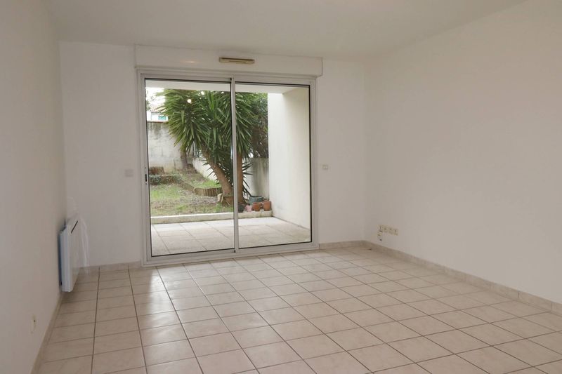 séjour A louer appartement 3 pièces de 66 m² avec terrasse et jardin Saint Barnabé 13012 Marseille