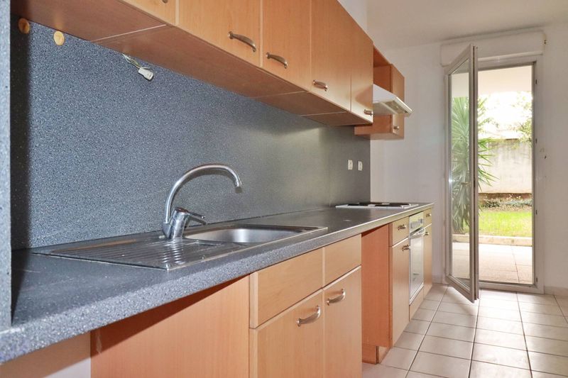 cuisine A louer appartement 3 pièces de 66 m² avec terrasse et jardin Saint Barnabé 13012 Marseille