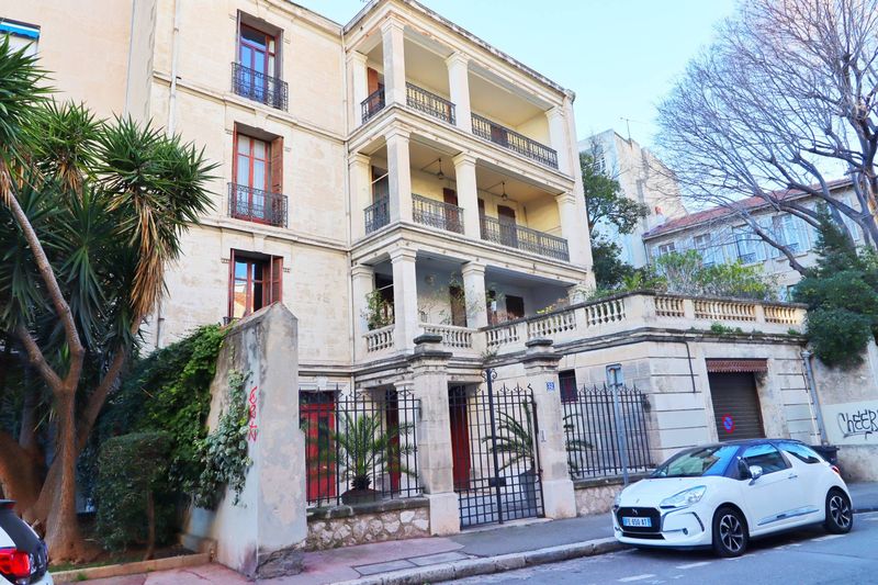 immeuble A louer appartement 1 pièce meublé  de 25 m² en 4ème étage secteur Prado / Mermoz 13008 Marseille