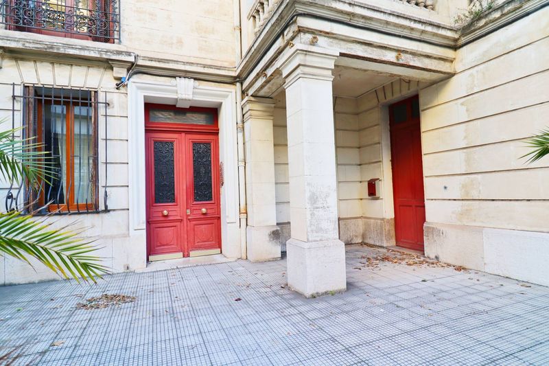 entrée immeuble A louer appartement 1 pièce meublé  de 25 m² en 4ème étage secteur Prado / Mermoz 13008 Marseille
