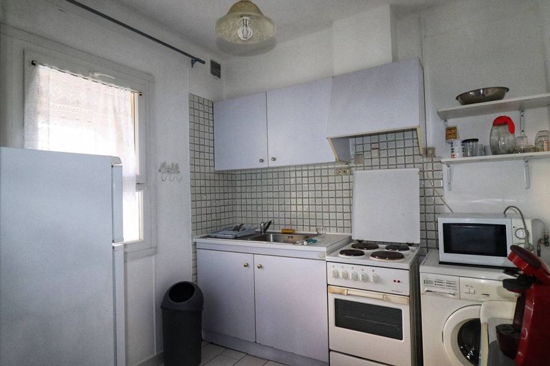 cuisine A louer appartement 1 pièce meublé  de 25 m² en 4ème étage secteur Prado / Mermoz 13008 Marseille