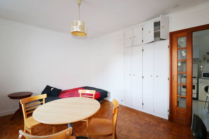 pièce à vivre A louer appartement 1 pièce meublé  de 25 m² en 4ème étage secteur Prado / Mermoz 13008 Marseille