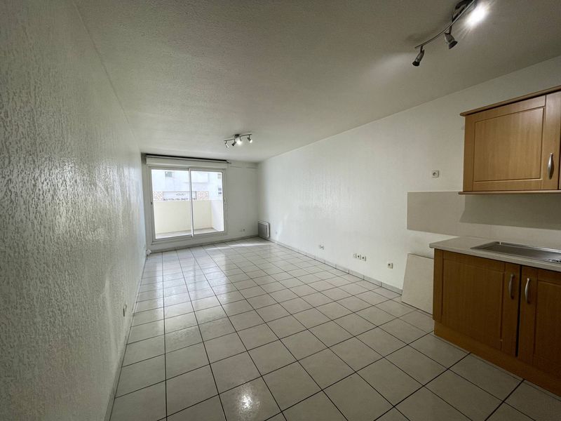 A louer appartement 2 pièces de 49 m² avec terrasse de 6 m² La joliette 13002 Marseille