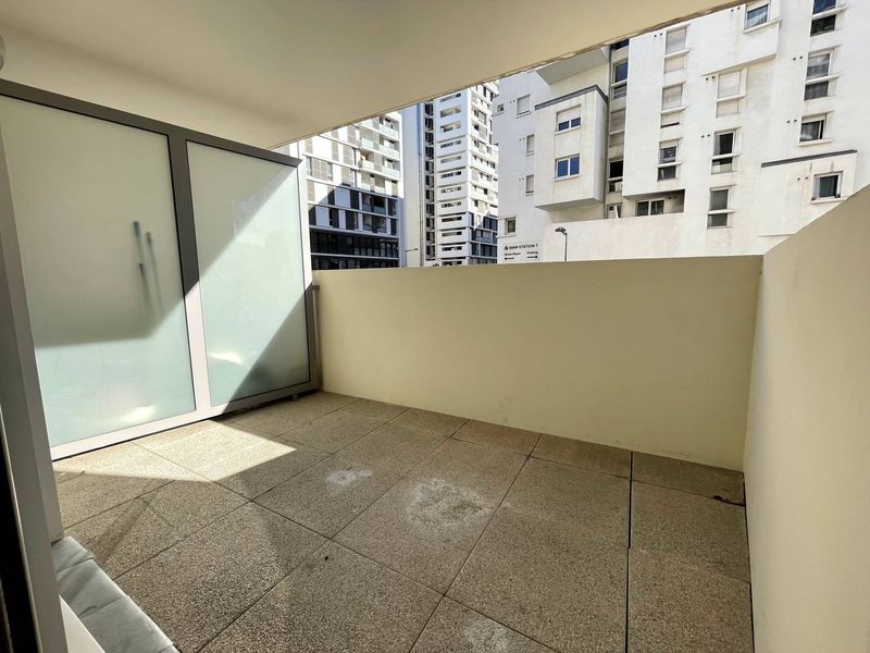 A louer appartement 2 pièces de 49 m² avec terrasse de 6 m² La joliette 13003 Marseille