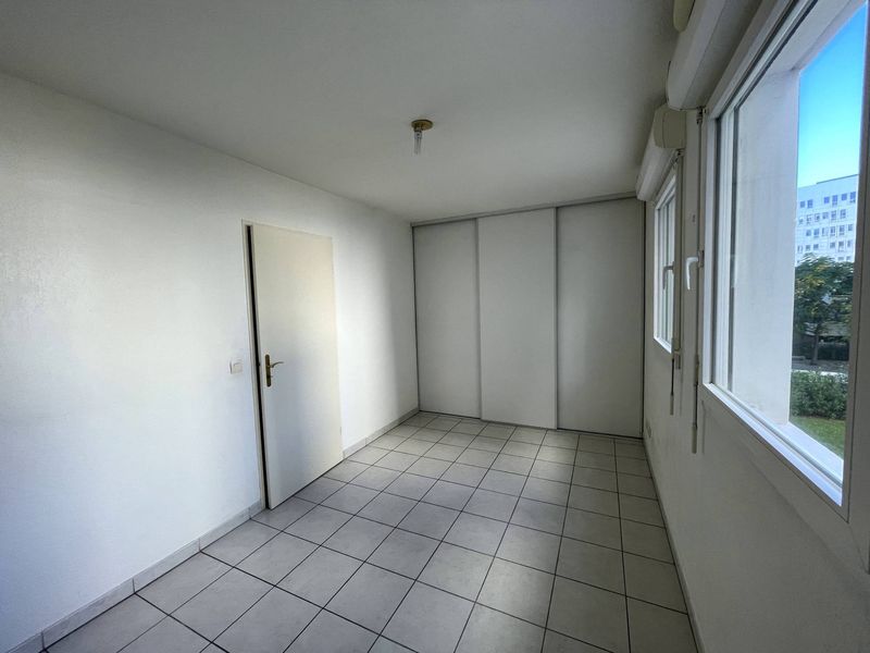 A louer appartement 2 pièces de 49 m² avec terrasse de 6 m² La joliette 13003 Marseille