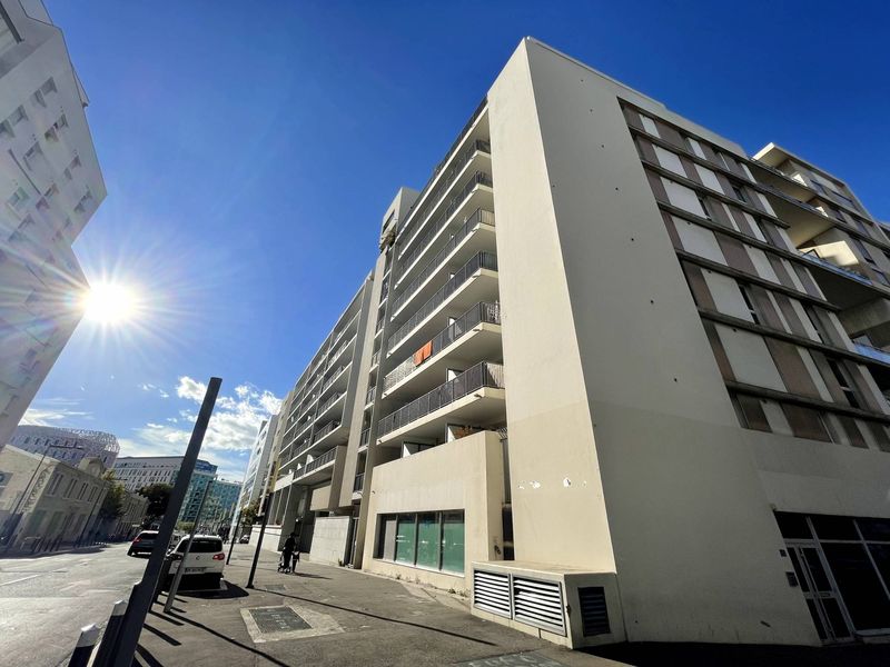 A louer appartement 2 pièces de 49 m² avec terrasse de 6 m² La joliette 13003 Marseille