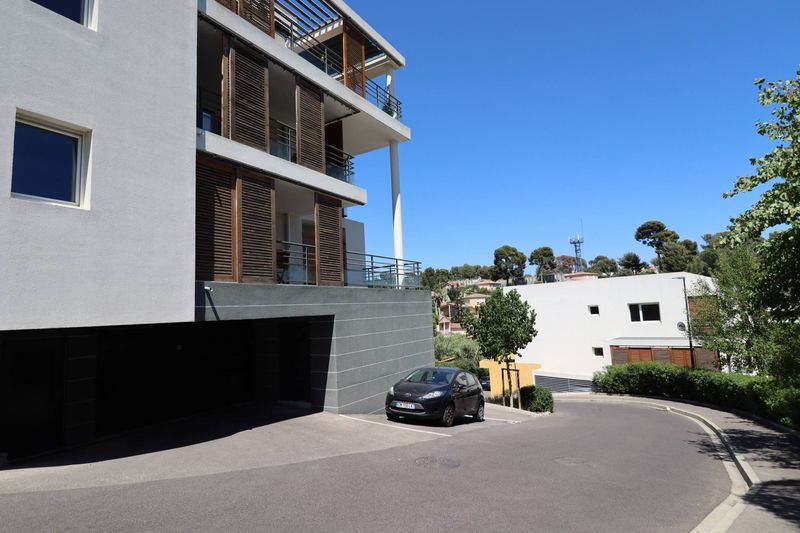 A louer 3 pièces 60 m² avec terrasses et 3 places de parking privatives Beaumont 13012 Marseille