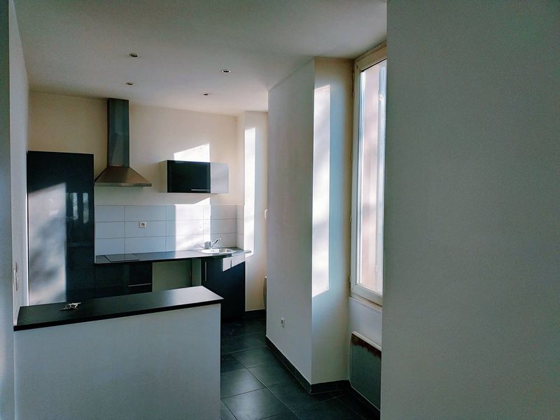 à la location appartement 1 pièces avec cuisine aménagée