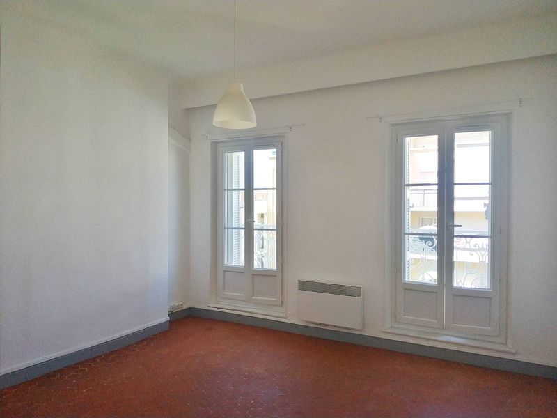 séjour A louer appartement 2 pièces de 42 m² Joliette 13002 Marseille