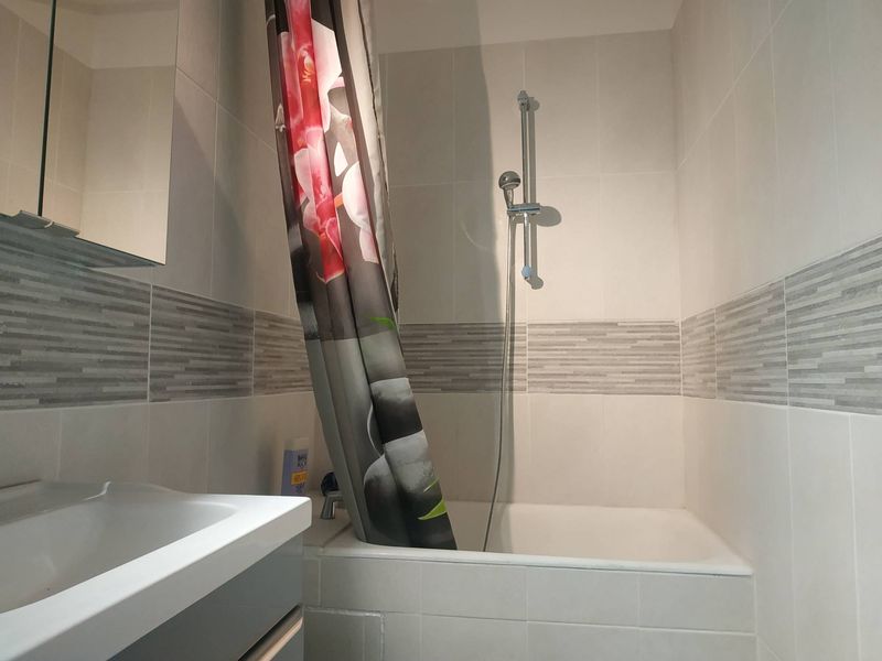 A louer studio meublé entièrement rénové avec balcon  Camas - Timone 13005 Marseille