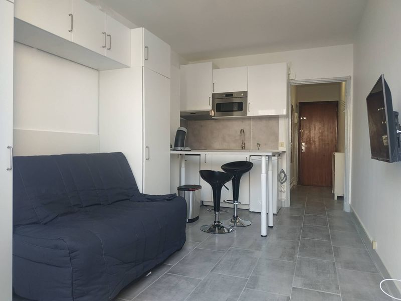 A louer studio meublé entièrement rénové avec balcon  Camas - Timone 13005 Marseille