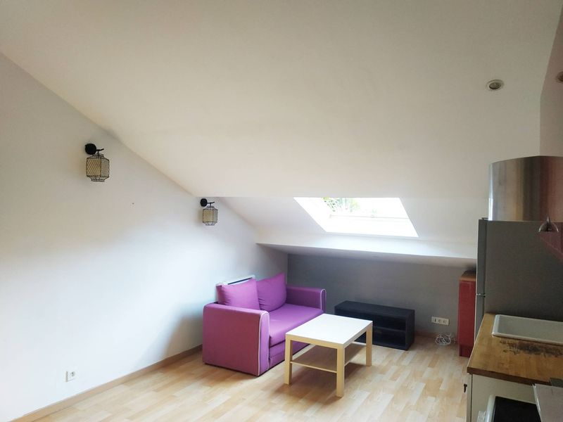 séjour A louer T2 meublé 21 m² en dernier étage Chartreux 13004 Marseille