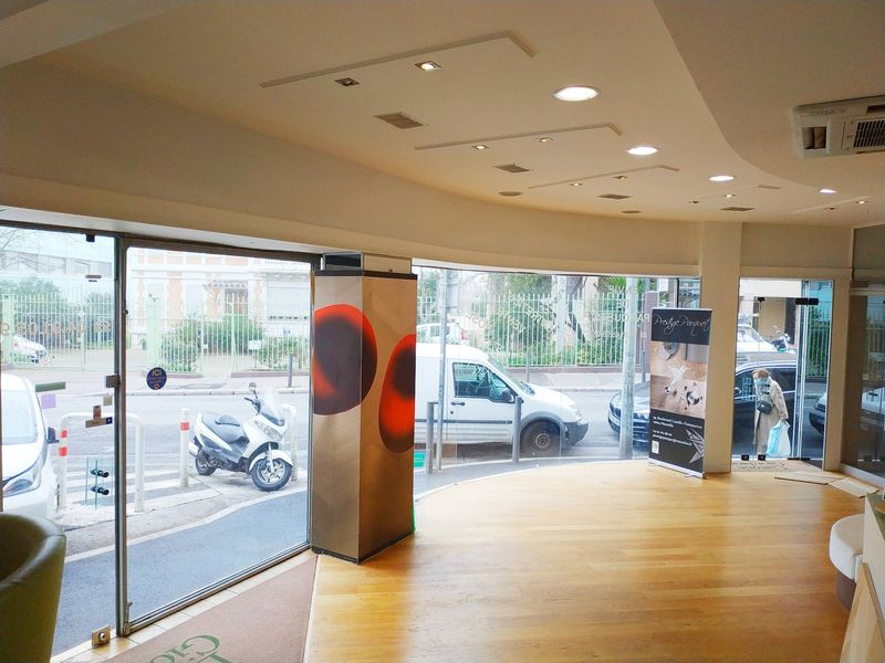 A louer , sans droit au bail en plein cœur du quartier Longchamps, local commercial de 252 m² 13004 Marseille