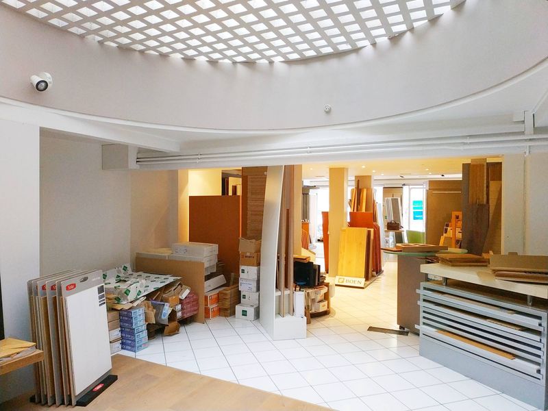 A louer , sans droit au bail en plein cœur du quartier Longchamps, local commercial de 252 m² 13004 Marseille