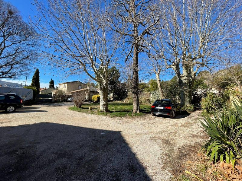parc copropriété chambre 2 A louer duplex de 50 m² avec terrasse de 19 m² 3 pièces entre les Camoins et la Treille 13011 Marseille