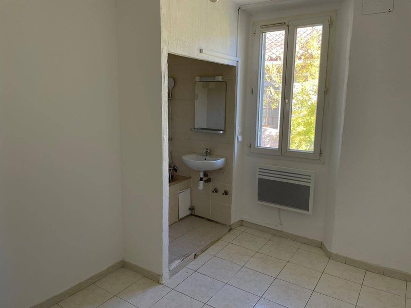 chambre 1 avec salle de bains A louer duplex de 50 m² avec terrasse de 19 m² 3 pièces entre les Camoins et la Treille 13011 Marseille