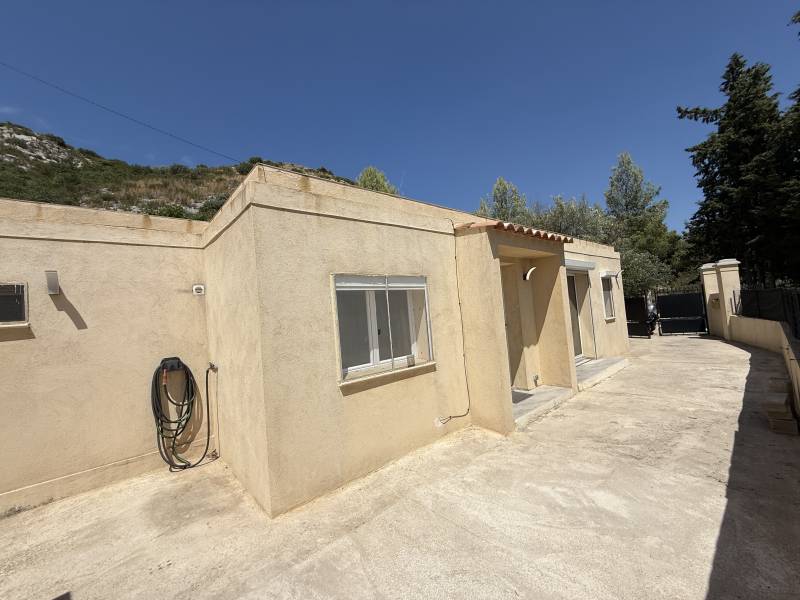 A louer maison 3 pièces de 66 m² avec terrasses secteur Vallon des gages 13190 Allauch