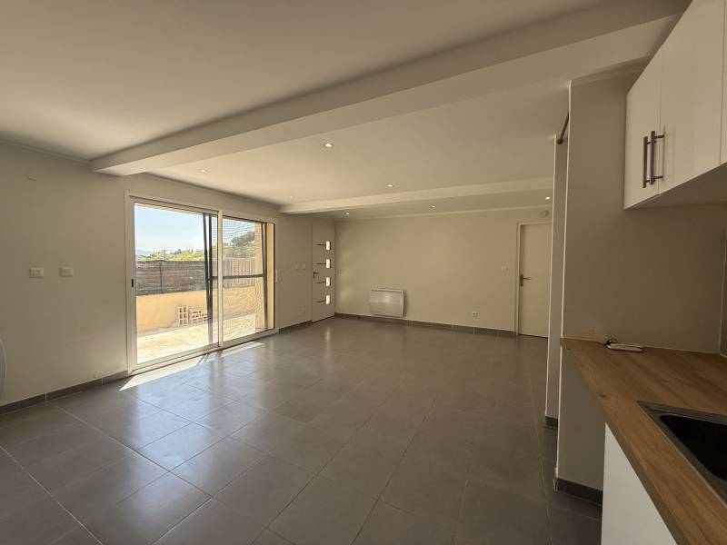 A louer maison 3 pièces de 66 m² avec terrasses secteur Vallon des gages 13190 Allauch