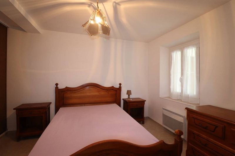 A louer grand appartement 2 pièces en location meublée avec place de parking et extérieur  La Gavotte 13170 Les pennes Mirabeau
