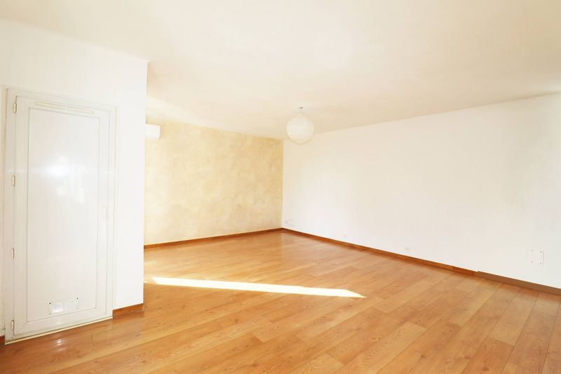 A louer appartement 3 pièces avec balcon, cave et stationnement facile dans la résidence Bois Lemaitre 13012 Marseille
