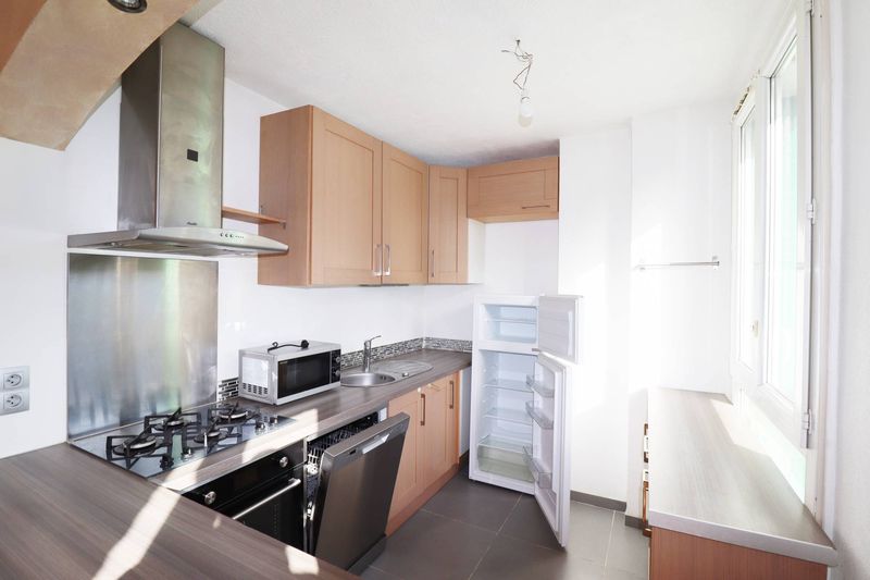A louer appartement 3 pièces avec balcon, cave et stationnement facile dans la résidence Bois Lemaitre 13012 Marseille