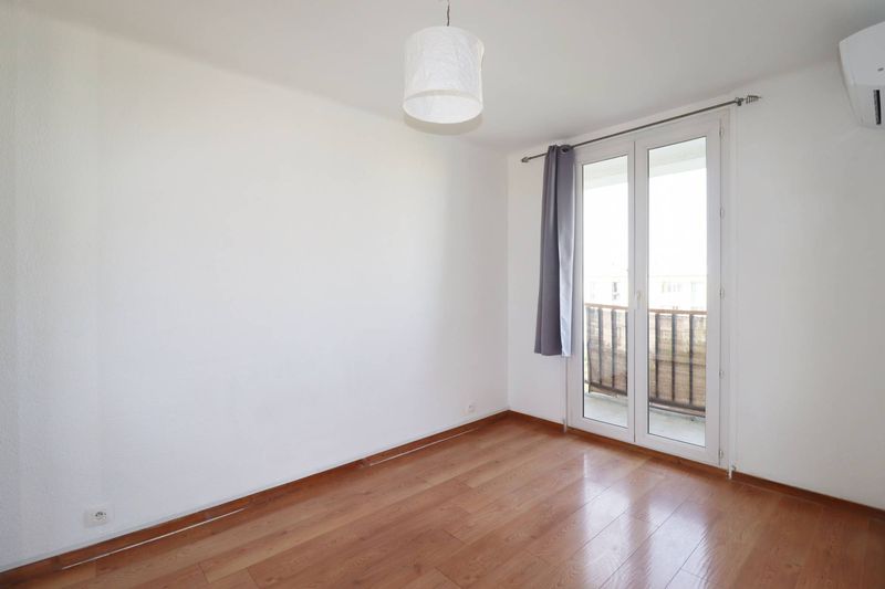 A louer appartement 3 pièces avec balcon, cave et stationnement facile dans la résidence Bois Lemaitre 13012 Marseille