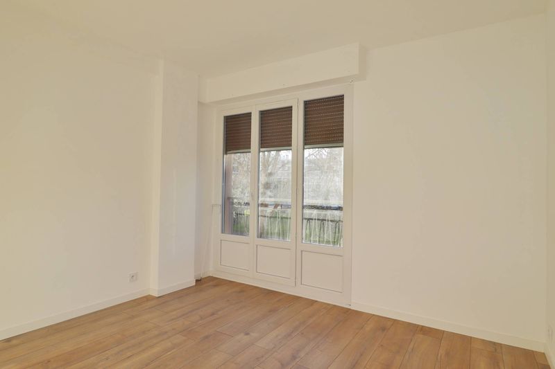 séjour A louer appartement 2 pièces entièrement rénové Parc Dromel 13009 Marseille