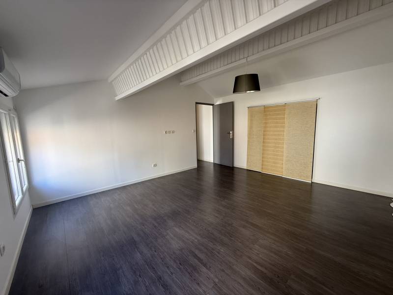 A louer duplex 3 pièces cœur du village de Bois Luzy 13012 Marseille