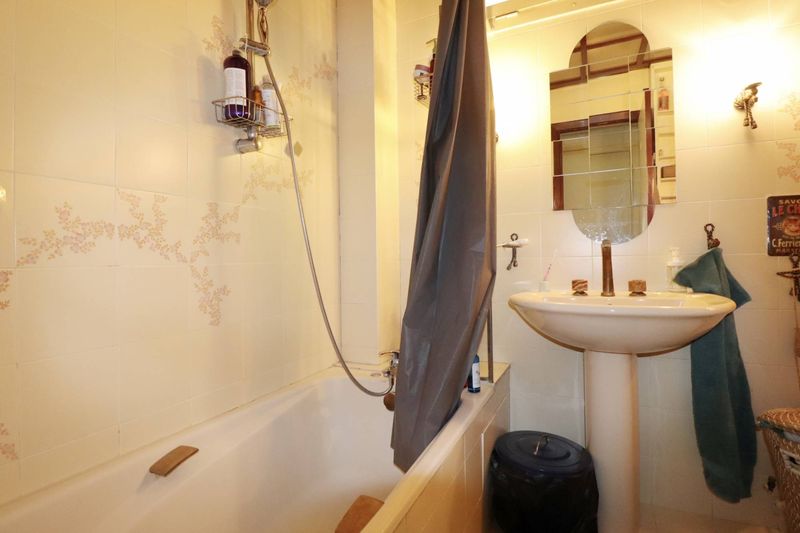 A louer grand appartement T3 Marseille métro La Fourragère, grand balcon vue sur parc