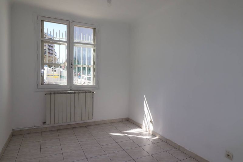 A louer appartement 3 pièces Les Chuteslavie 13004 Marseille