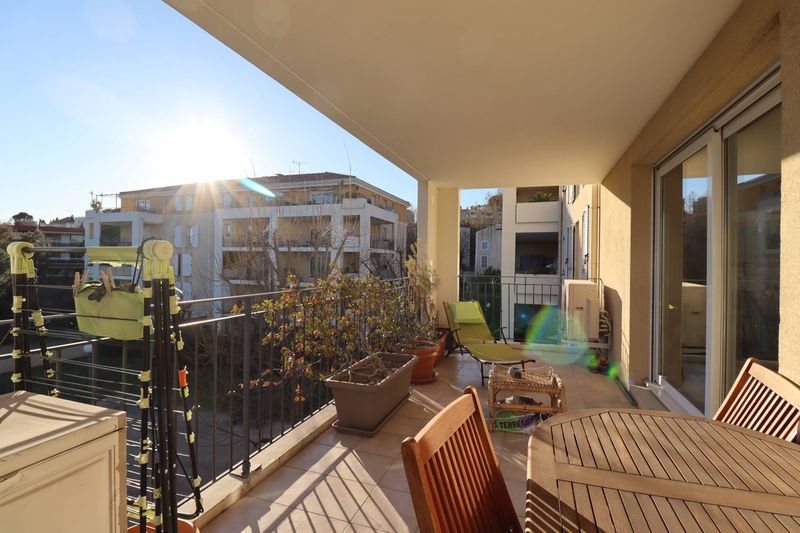 L'agence immobilière Provencia, spécialiste de la location depuis plus de 20 ans, nous vous proposons un appartement sur le secteur des caillols 13012 Marseille.