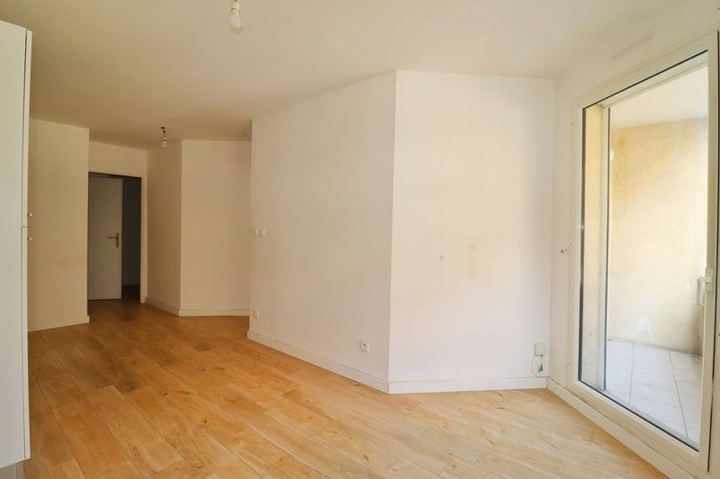 A louer appartement 2 pièces  en plein cœur du Rouet 13008 Marseille