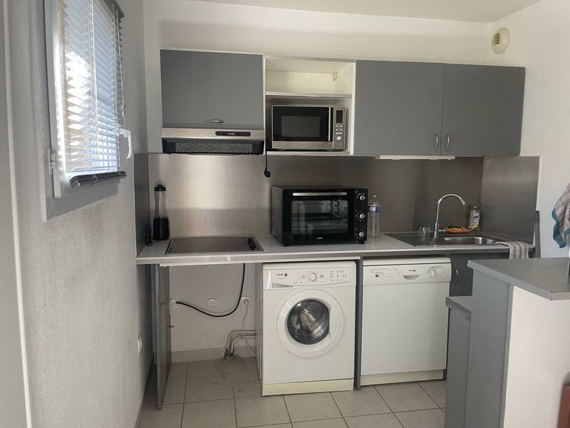 A louer appartement 2 pièces de 44 m² en duplex avec terrasse et place de parking privative 13380 Plan de Cuques