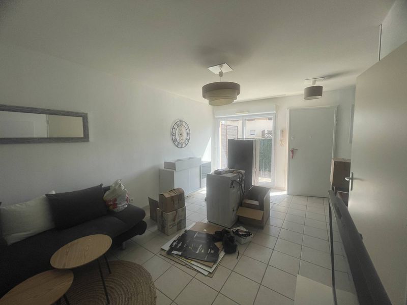 A louer appartement 2 pièces de 44 m² en duplex avec terrasse et place de parking privative 13380 Plan de Cuques