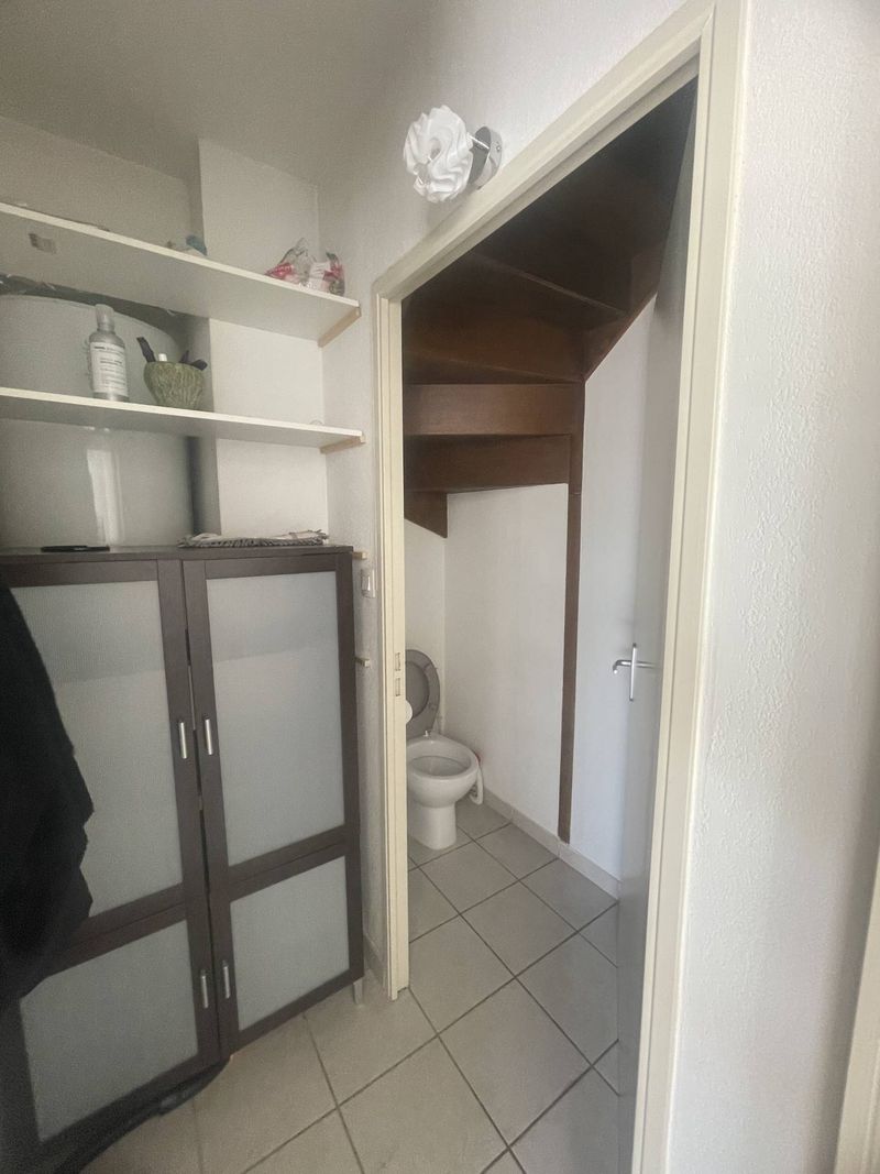 A louer appartement 2 pièces de 44 m² en duplex avec terrasse et place de parking privative 13380 Plan de Cuques