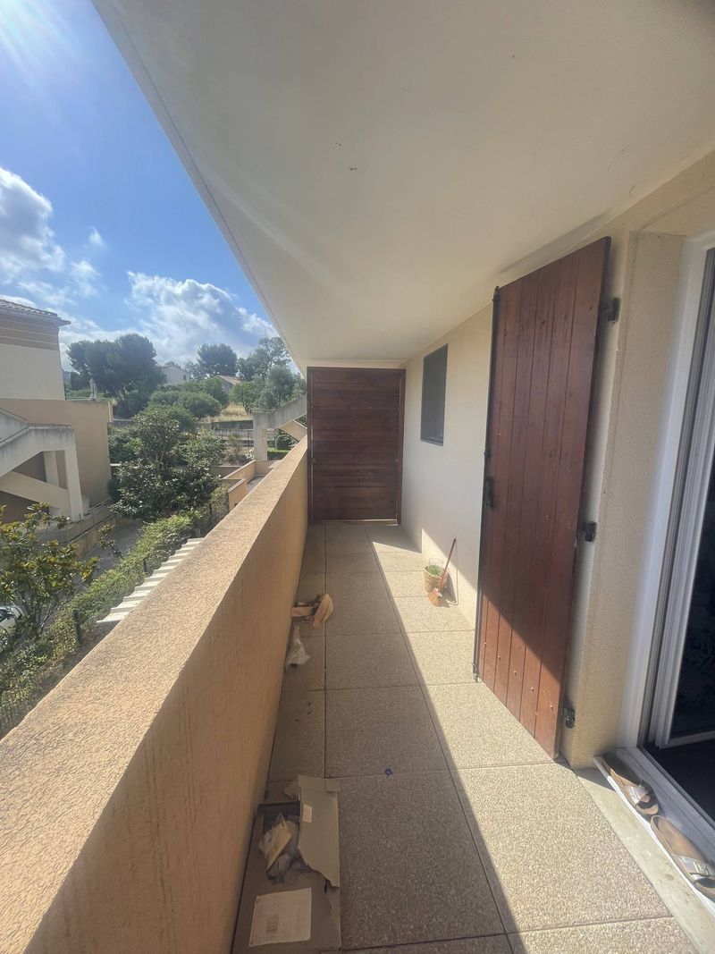 A louer appartement 2 pièces de 44 m² en duplex avec terrasse et place de parking privative 13380 Plan de Cuques