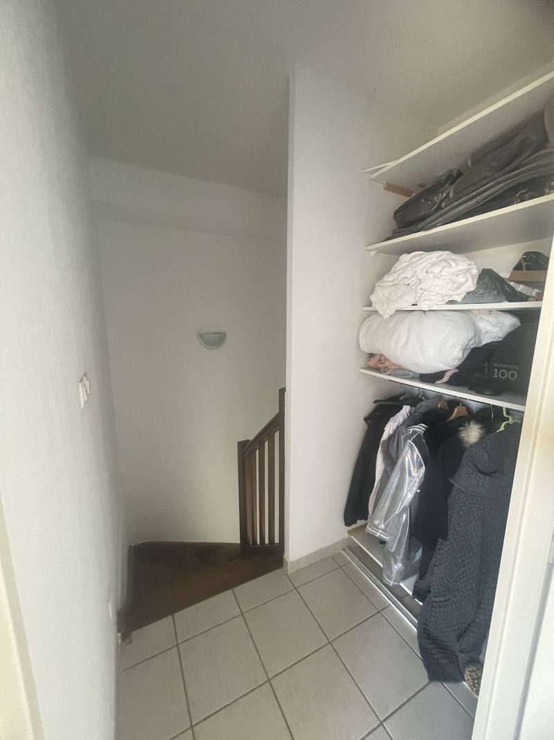 A louer appartement 2 pièces de 44 m² en duplex avec terrasse et place de parking privative 13380 Plan de Cuques