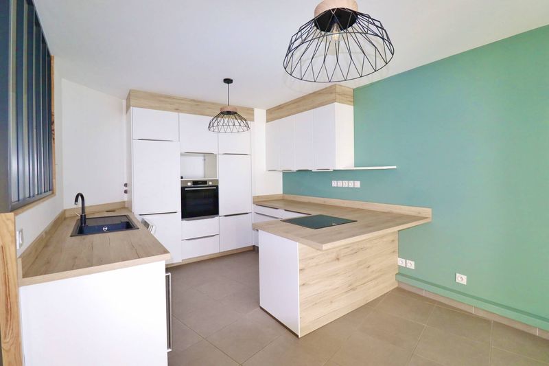 A louer appartement neuf avec terrasse, garage et cave en plein coeur des Cinq Avenues 13004 Marseille