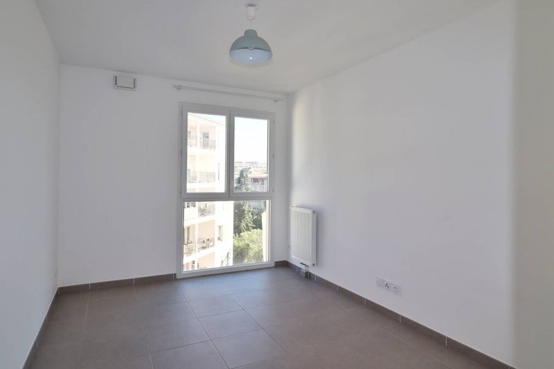 A louer appartement neuf avec terrasse, garage et cave en plein coeur des Cinq Avenues 13004 Marseille