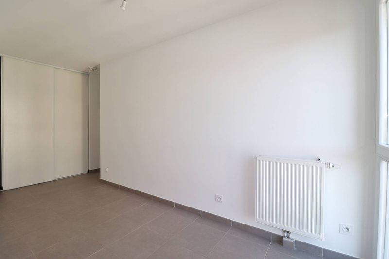 A louer appartement neuf avec terrasse, garage et cave en plein coeur des Cinq Avenues 13004 Marseille