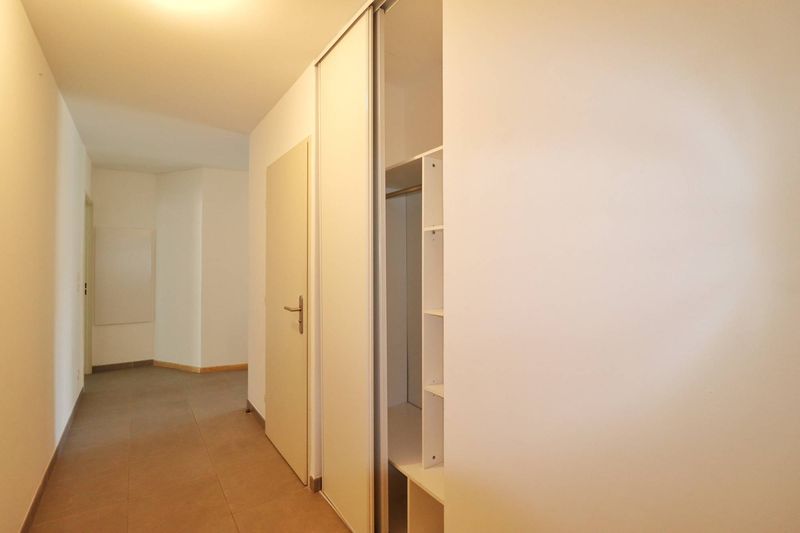 A louer appartement neuf avec terrasse, garage et cave en plein coeur des Cinq Avenues 13004 Marseille