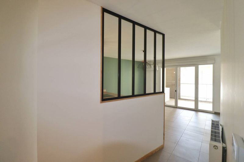 A louer appartement neuf avec terrasse, garage et cave en plein coeur des Cinq Avenues 13004 Marseille