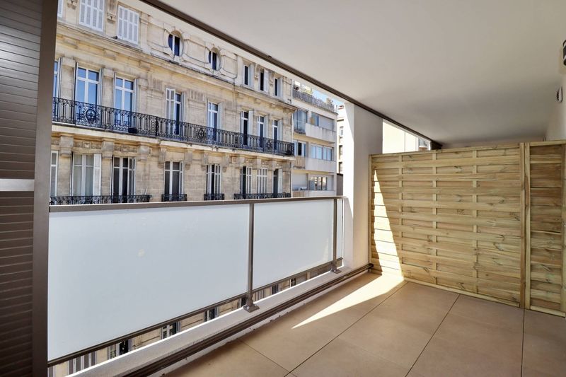 A louer appartement neuf avec terrasse, garage et cave en plein coeur des Cinq Avenues 13004 Marseille