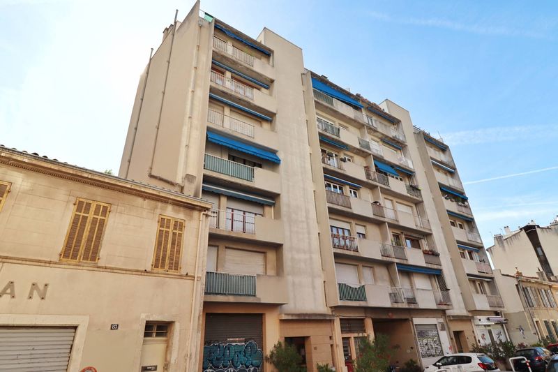 immeuble A louer appartement 3 pièces en plein secteur des Cinq Avenues 13004 Marseille