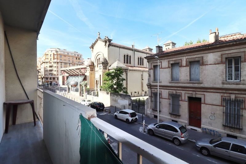 balcon A louer appartement 3 pièces en plein secteur des Cinq Avenues 13004 Marseille