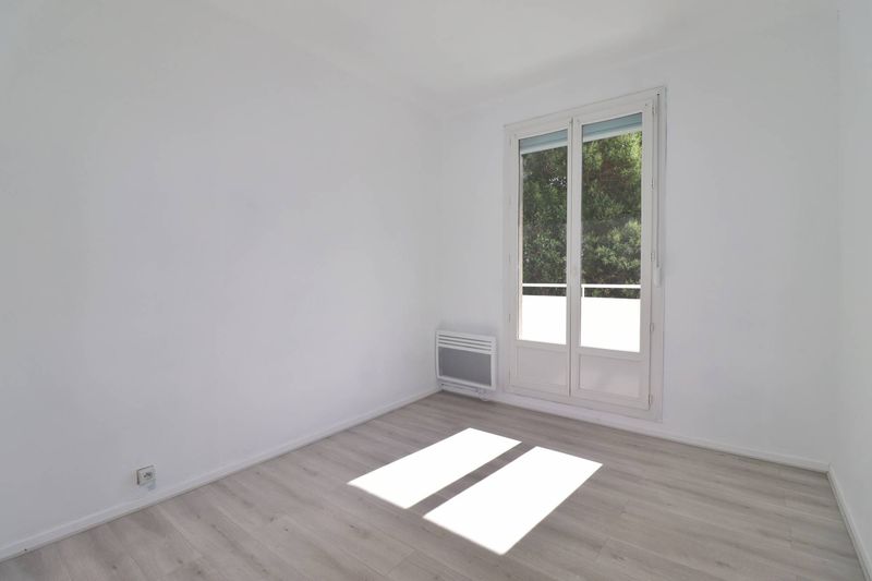chambre A louer appartement 3 pièces en plein secteur des Cinq Avenues 13004 Marseille